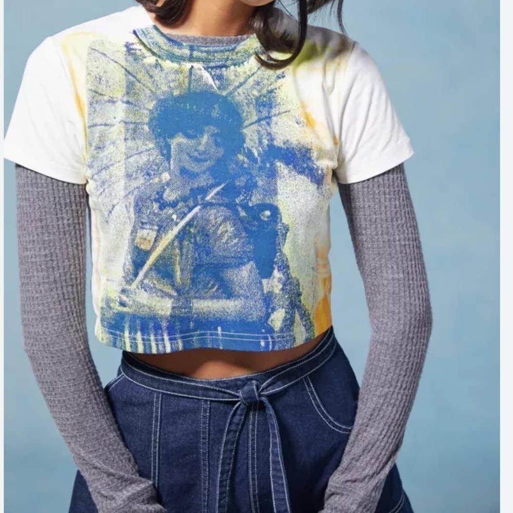 [S] Anna Sui & UO Cropped Tee CC Graphic Crop Top with Blue and Yellow Design